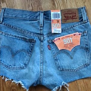 Levi high rise jean shorts 25